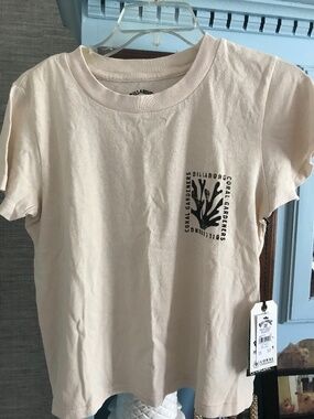 Billabong T-Shirt Size L NWT